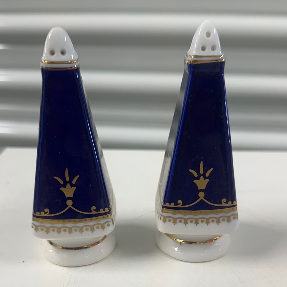 Elegant Blue and Gold Salt and Pepper Shakers